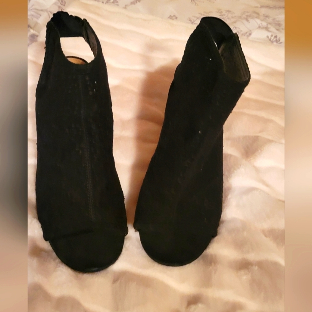Lauren Conrad Black Heeled Boots for Stylish Comfort
